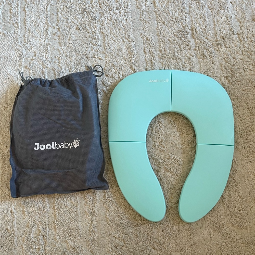 Jool Baby Folding Travel Potty Seat Fits Round & Oval Toilets Blue W/Travel Bag